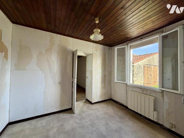 CHAUMES EN RETZ A RENOVER