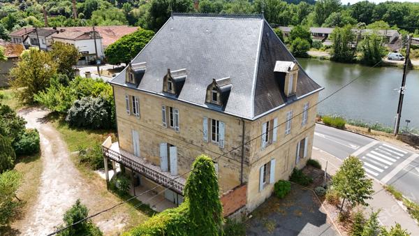 A vendre - Propriété de caractère avec maison de maître de 1892, seconde habitation indépendante et parc arboré de plus de 2 500 m²