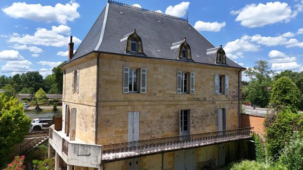 A vendre - Propriété de caractère avec maison de maître de 1892, seconde habitation indépendante et parc arboré de plus de 2 500 m²