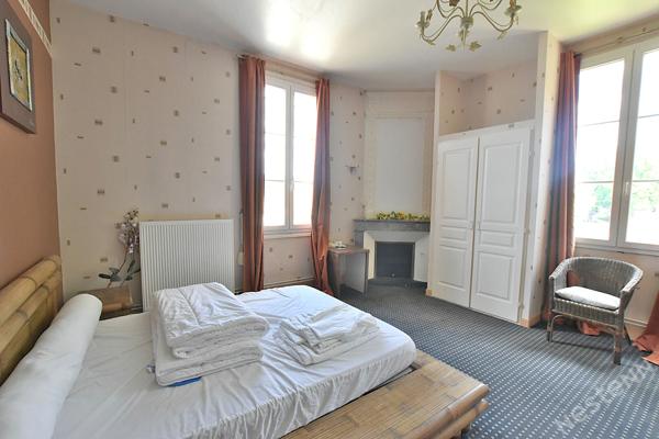 A vendre - Propriété de caractère avec maison de maître de 1892, seconde habitation indépendante et parc arboré de plus de 2 500 m²