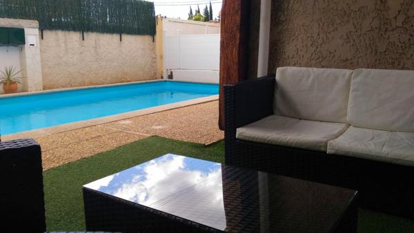 Bas de villa avec piscine privative