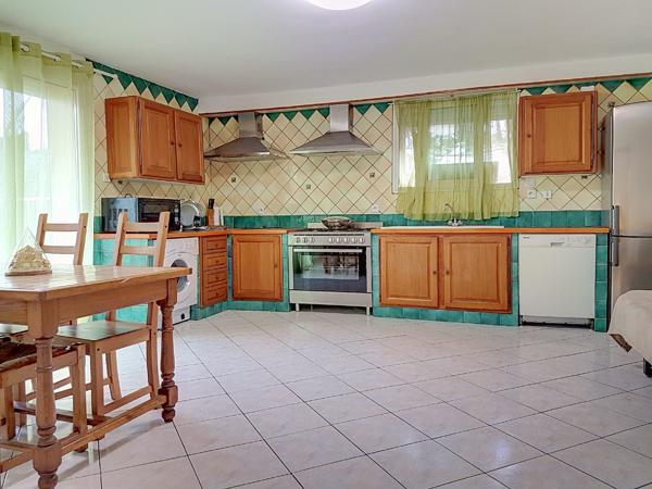 Bas de villa avec piscine privative