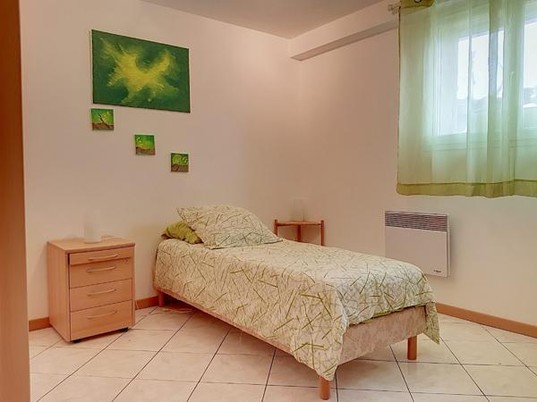 Bas de villa avec piscine privative