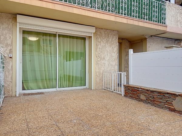 Bas de villa avec piscine privative