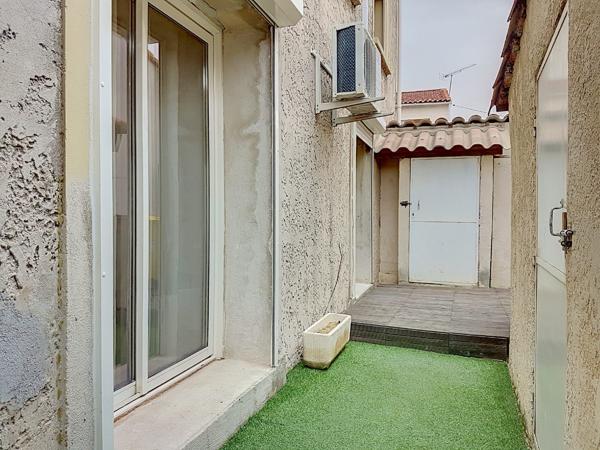 Bas de villa avec piscine privative