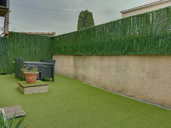 Bas de villa avec piscine privative