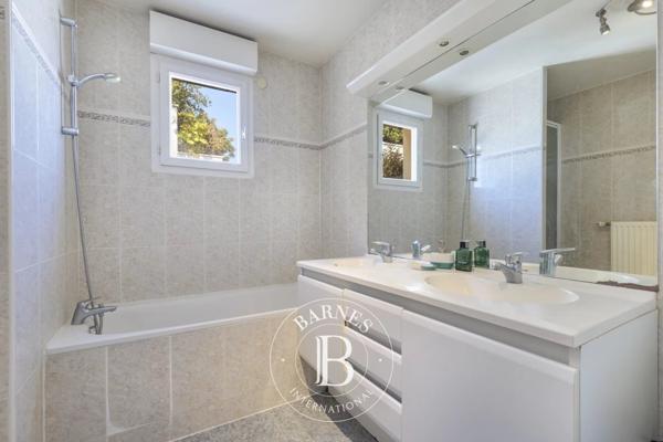 Courbevoie, Appartement 4 Chambres -  165 m² à vendre