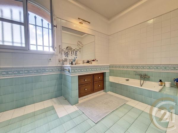 Maison à vendre  8 pièces - 215 m2 DRAGUIGNAN - 83