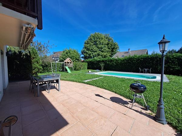 Maison individuelle de 120.91 m², avec terrain plat de 937 m², située en plein coeur du village prisé d'Epagny-Metz-Tessy