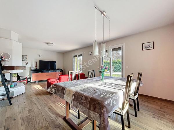 Maison individuelle de 120.91 m², avec terrain plat de 937 m², située en plein coeur du village prisé d'Epagny-Metz-Tessy