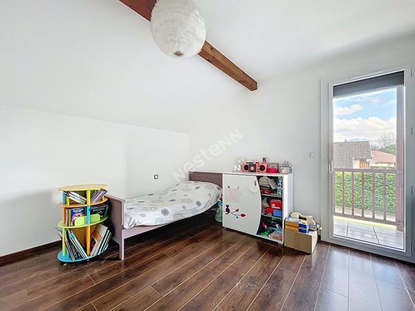 Maison individuelle de 120.91 m², avec terrain plat de 937 m², située en plein coeur du village prisé d'Epagny-Metz-Tessy