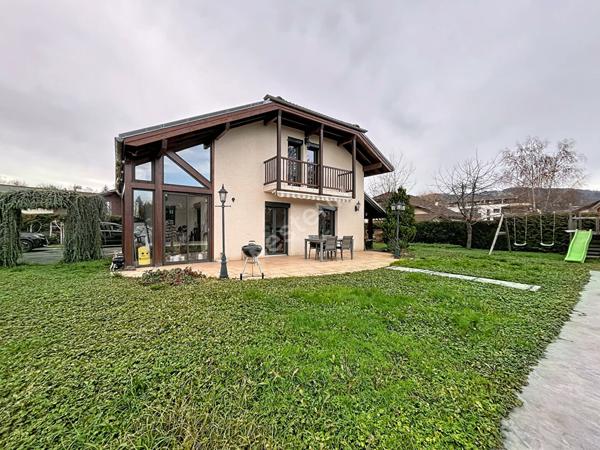 Maison individuelle de 120.91 m², avec terrain plat de 937 m², située en plein coeur du village prisé d'Epagny-Metz-Tessy