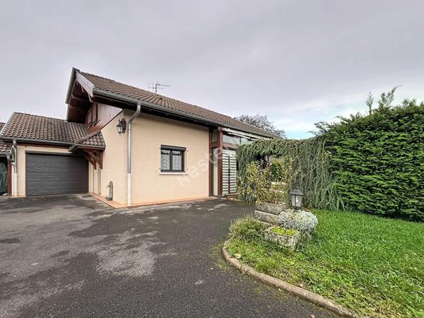Maison individuelle de 120.91 m², avec terrain plat de 937 m², située en plein coeur du village prisé d'Epagny-Metz-Tessy