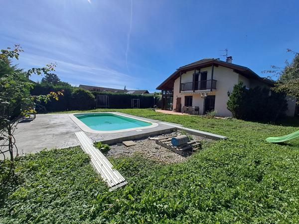 Maison individuelle de 120.91 m², avec terrain plat de 937 m², située en plein coeur du village prisé d'Epagny-Metz-Tessy