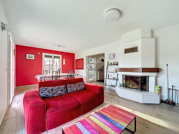 Maison individuelle de 120.91 m², avec terrain plat de 937 m², située en plein coeur du village prisé d'Epagny-Metz-Tessy