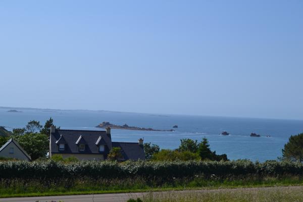 Plougasnou (29630) Plougasnou Le Diben, maison 2 chambres, belle vue mer sur 1400 m2 de terrain.