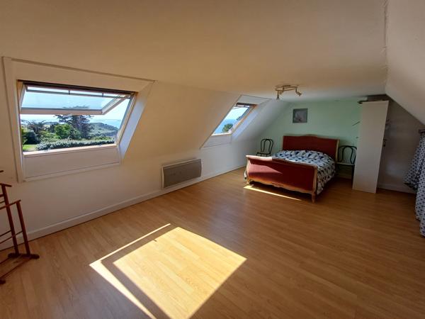 Plougasnou (29630) Plougasnou Le Diben, maison 2 chambres, belle vue mer sur 1400 m2 de terrain.