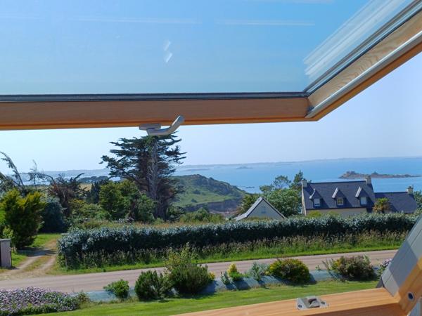 Plougasnou (29630) Plougasnou Le Diben, maison 2 chambres, belle vue mer sur 1400 m2 de terrain.