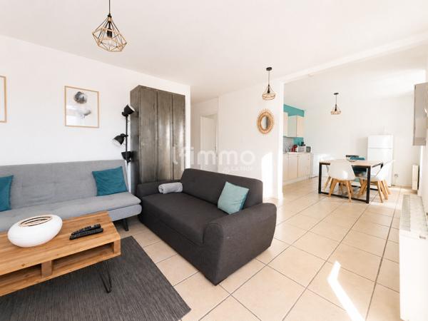 Appartement rez de chaussée 67m² 2 places de parking jardin 248m²