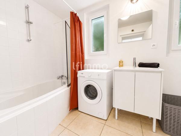 Appartement rez de chaussée 67m² 2 places de parking jardin 248m²