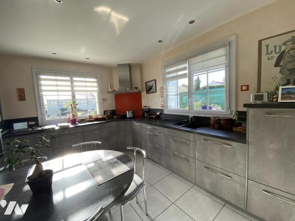 Maison d'habitation sur sous-sol - LA VARENNE