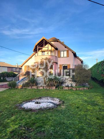 Maison familiale de 7 pièces avec piscine à vendre à Cernay