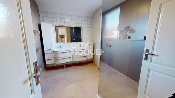 Maison familiale de 7 pièces avec piscine à vendre à Cernay