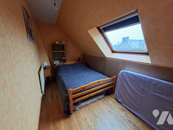 Une maison à usage d'habitation comprenant : au rez-de-chaussée : entrée avec rangements, cuisi...