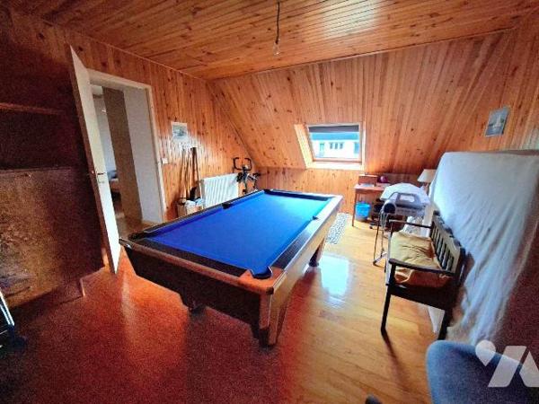 Une maison à usage d'habitation comprenant : au rez-de-chaussée : entrée avec rangements, cuisi...