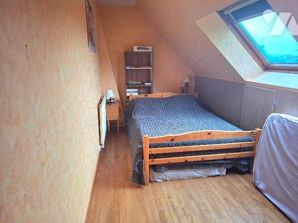 Une maison à usage d'habitation comprenant : au rez-de-chaussée : entrée avec rangements, cuisi...