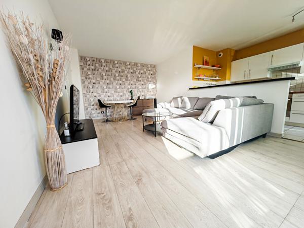 T3 MEUBLÉ 57m² + BALCON + PARKING - CERGY LE HAUT