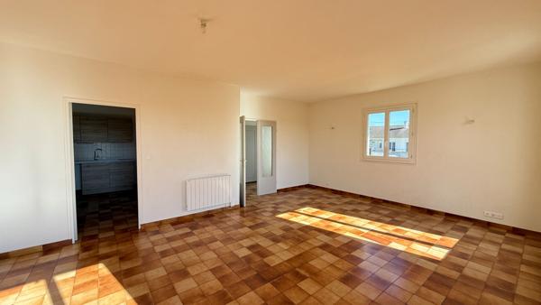 NOAILLES A 10 MINUTES, Maison 5 pièces , séjour/salon, 3 chambres, s/sol total, grenier, jardin