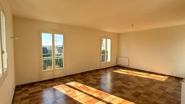 NOAILLES A 10 MINUTES, Maison 5 pièces , séjour/salon, 3 chambres, s/sol total, grenier, jardin