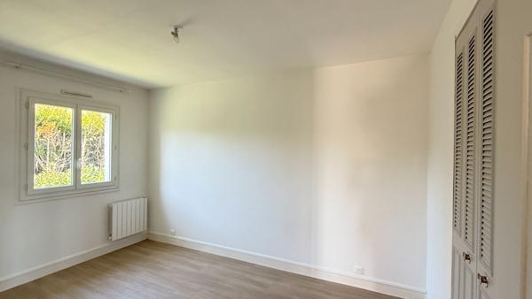 NOAILLES A 10 MINUTES, Maison 5 pièces , séjour/salon, 3 chambres, s/sol total, grenier, jardin