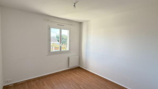 NOAILLES A 10 MINUTES, Maison 5 pièces , séjour/salon, 3 chambres, s/sol total, grenier, jardin