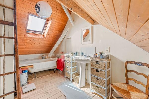 Maison à vendre 10 pièces GEX (01)