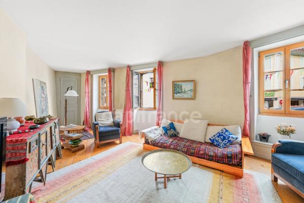 Maison à vendre 10 pièces GEX (01)