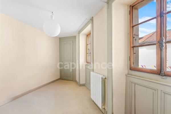 Maison à vendre 10 pièces GEX (01)