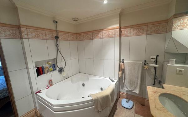 Maison à vendre    8 pièces • 240 m2 Allemagne-en-Provence