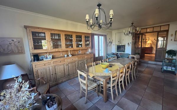 Maison à vendre    8 pièces • 240 m2 Allemagne-en-Provence