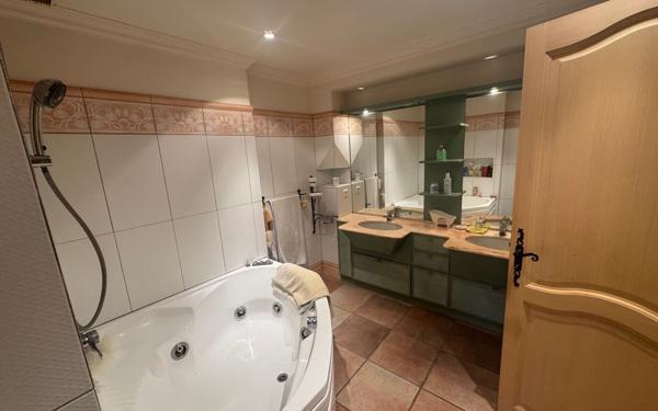 Maison à vendre    8 pièces • 240 m2 Allemagne-en-Provence