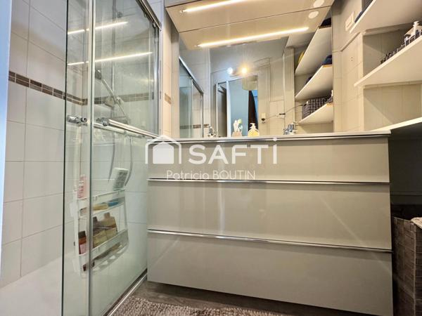 MAISON DE VILLE 3 CHAMBRES GARAGE PISCINE + LOGEMENT 2 CHAMBRES EN CENTRE VILLE !