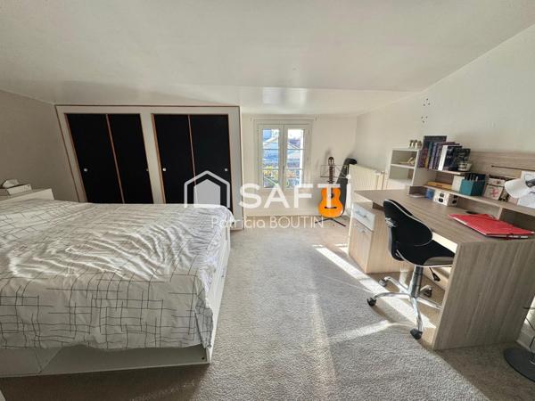 MAISON DE VILLE 3 CHAMBRES GARAGE PISCINE + LOGEMENT 2 CHAMBRES EN CENTRE VILLE !