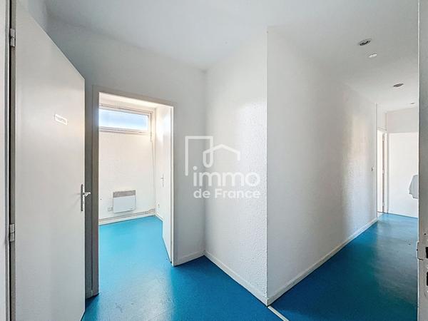 Local commercial Oyonnax 5 pièce(s) 79.10 m2