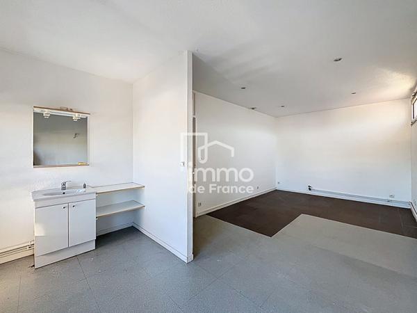 Local commercial Oyonnax 5 pièce(s) 79.10 m2