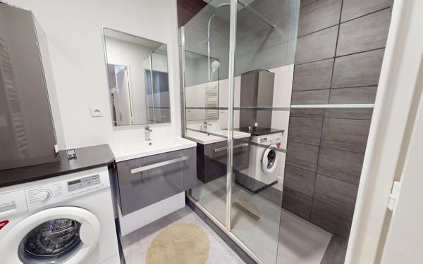 Appartement à vendre    3 pièces • 71,22 m2 Vaulx-en-Velin