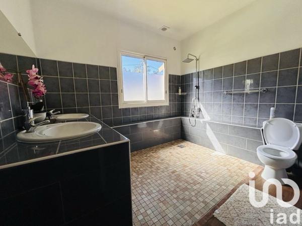 Maison à vendre 13 pièces 238 m² Le Tampon