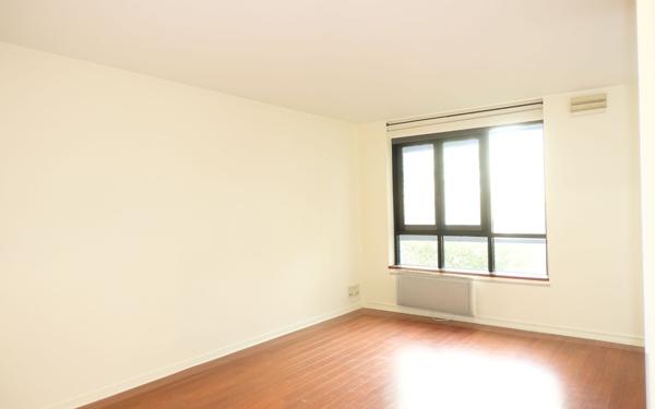 Appartement à vendre    1 pièce • 32,70 m2 Issy-les-Moulineaux