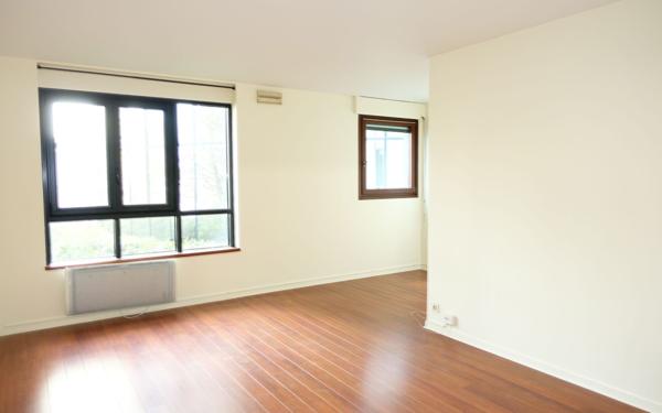 Appartement à vendre    1 pièce • 32,70 m2 Issy-les-Moulineaux