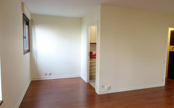 Appartement à vendre    1 pièce • 32,70 m2 Issy-les-Moulineaux